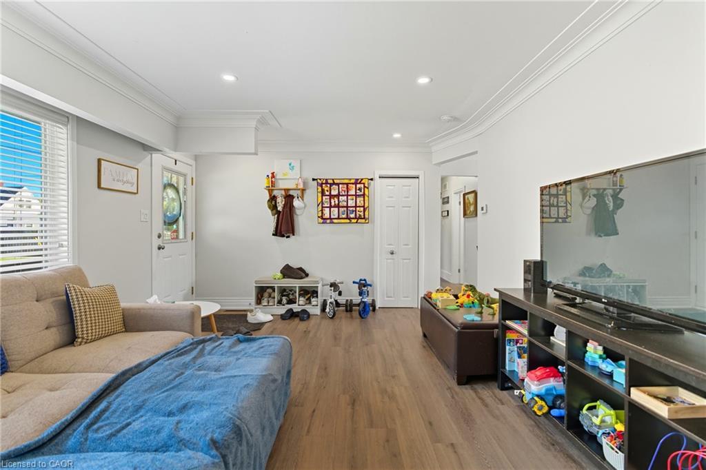 11 Rockwood Avenue, St. Catharines, ON - Indoor