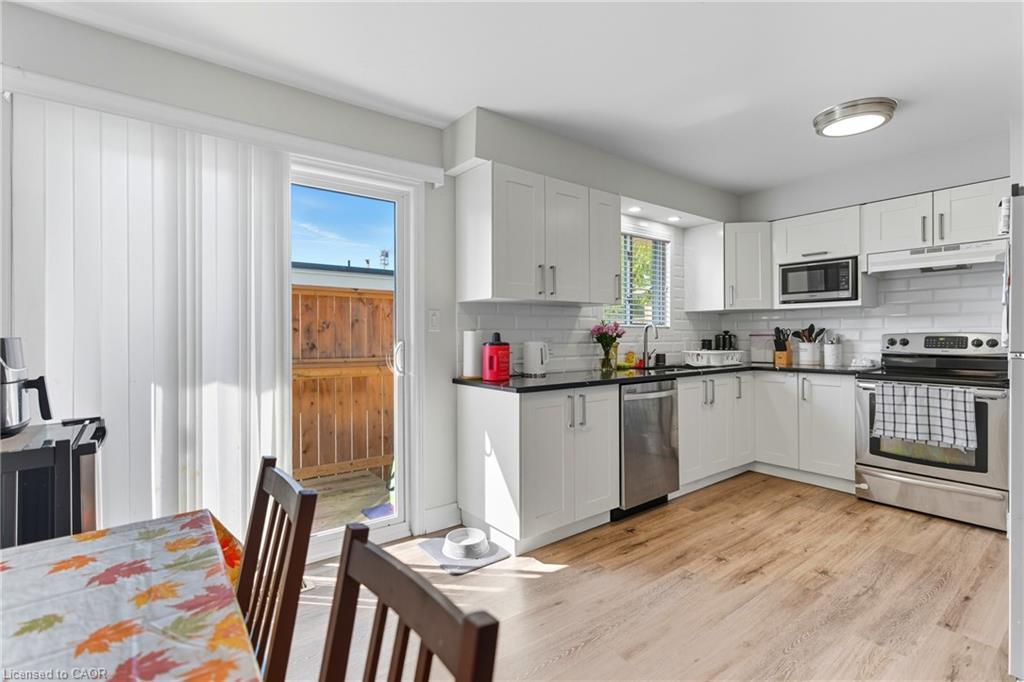 11 Rockwood Avenue, St. Catharines, ON - Indoor Photo Showing Kitchen