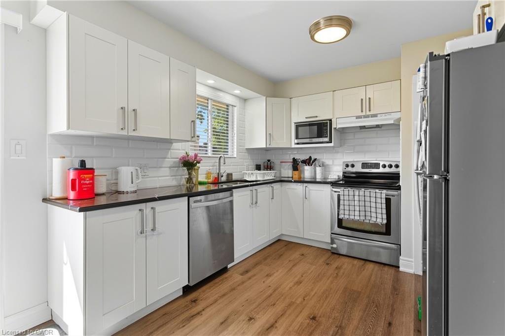 11 Rockwood Avenue, St. Catharines, ON - Indoor Photo Showing Kitchen With Upgraded Kitchen