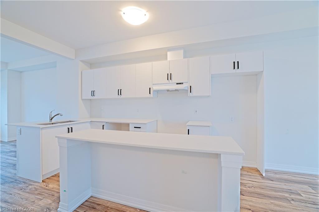 114-155 Equestrian Way, Cambridge, ON - Indoor Photo Showing Kitchen