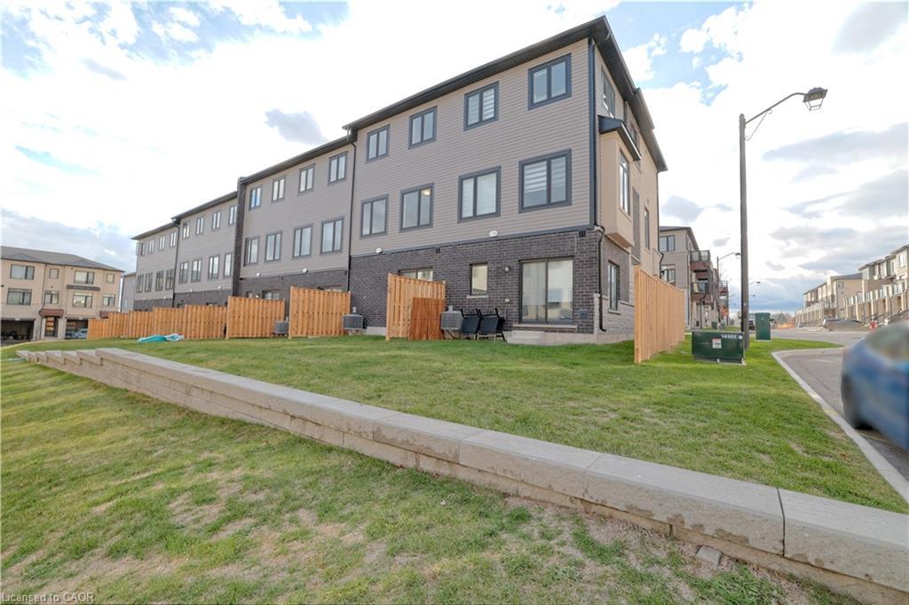 114-155 Equestrian Way, Cambridge, ON - Outdoor