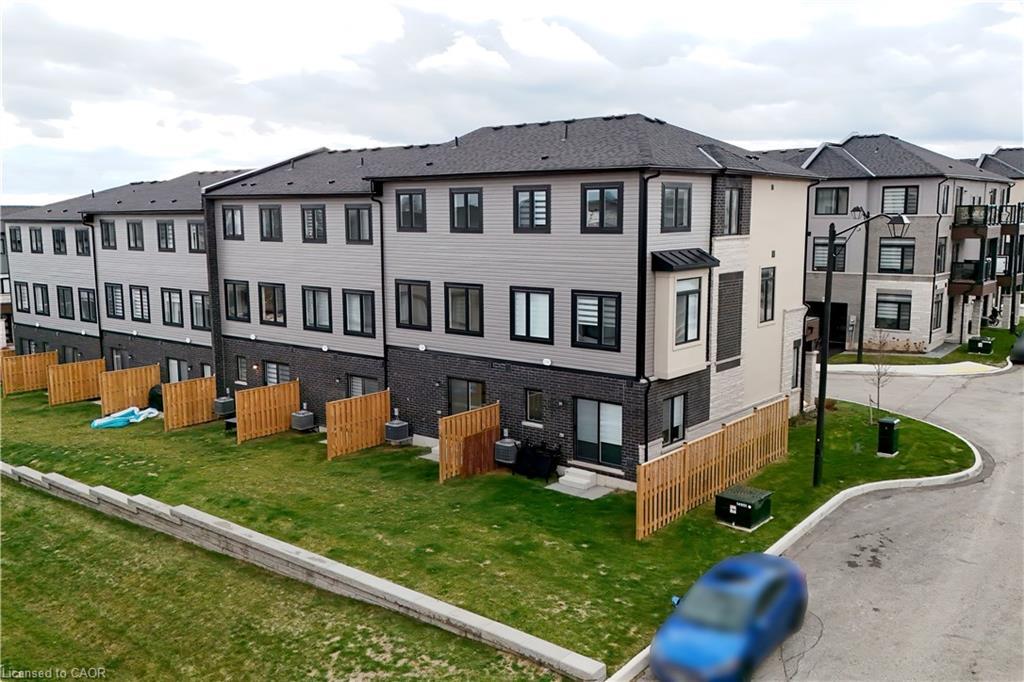 114-155 Equestrian Way, Cambridge, ON - Outdoor
