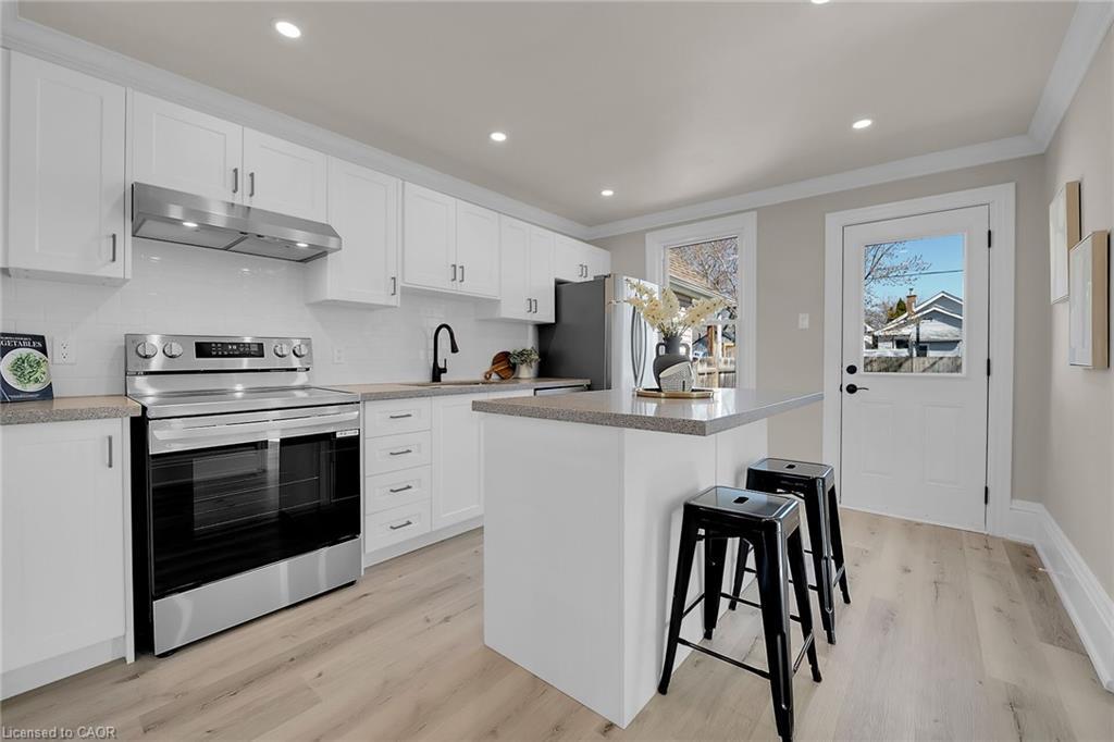 70 Robins Avenue, Hamilton, ON - Indoor Photo Showing Kitchen