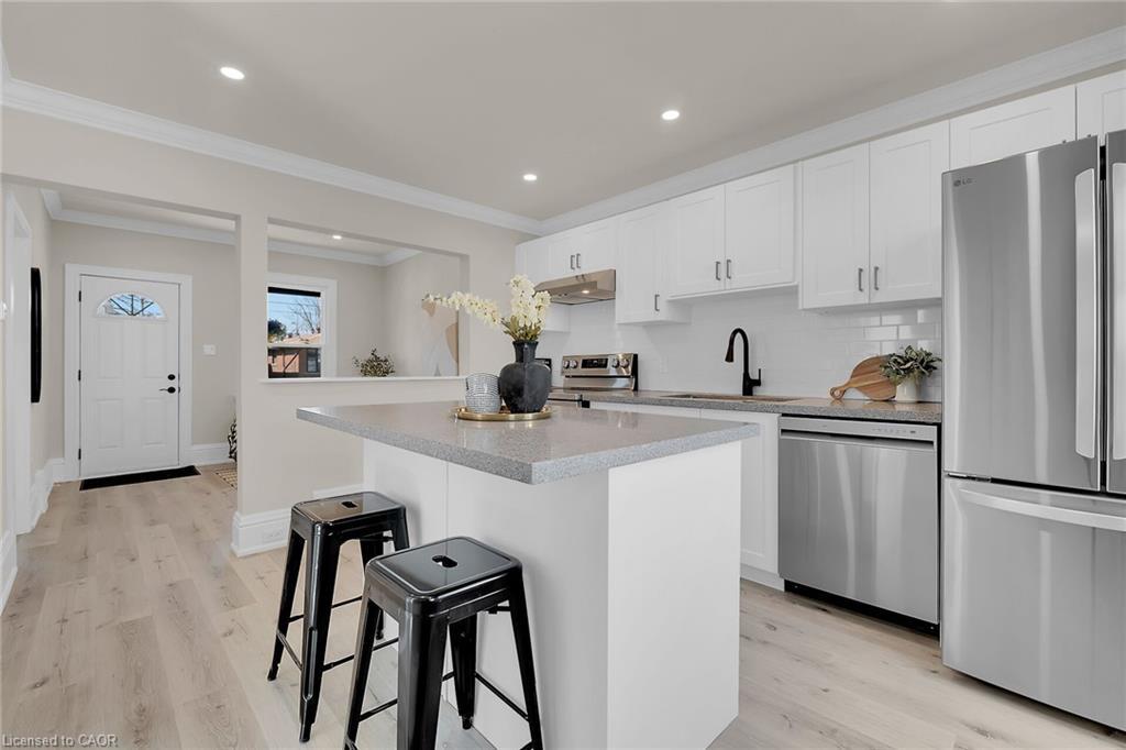 70 Robins Avenue, Hamilton, ON - Indoor Photo Showing Kitchen With Stainless Steel Kitchen With Upgraded Kitchen