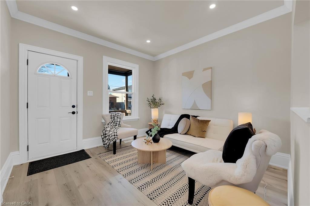 70 Robins Avenue, Hamilton, ON - Indoor