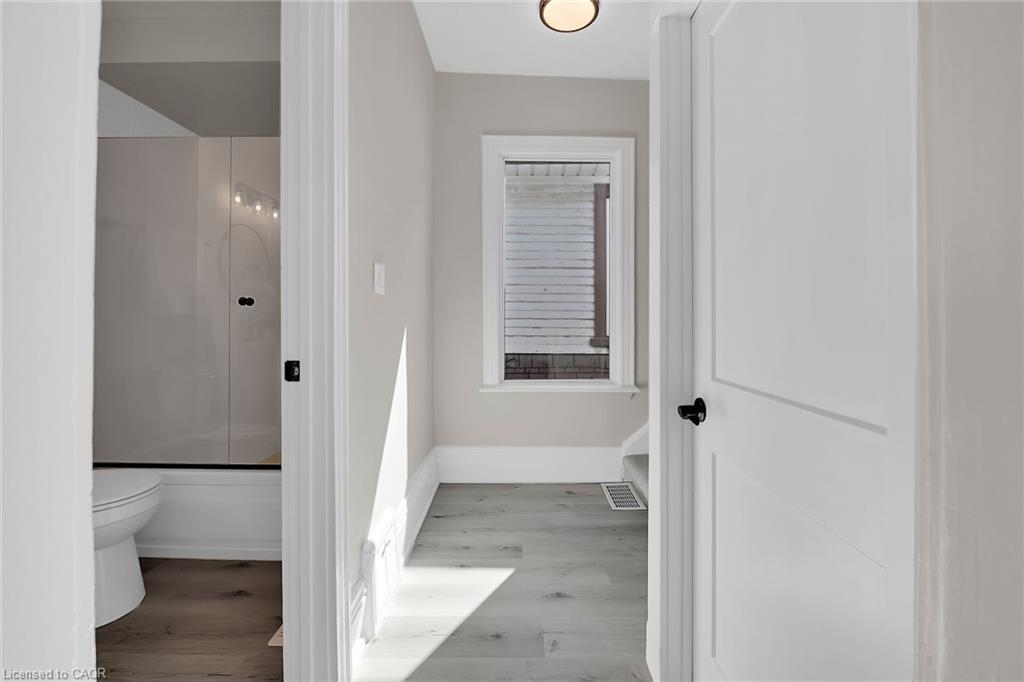 70 Robins Avenue, Hamilton, ON - Indoor Photo Showing Other Room