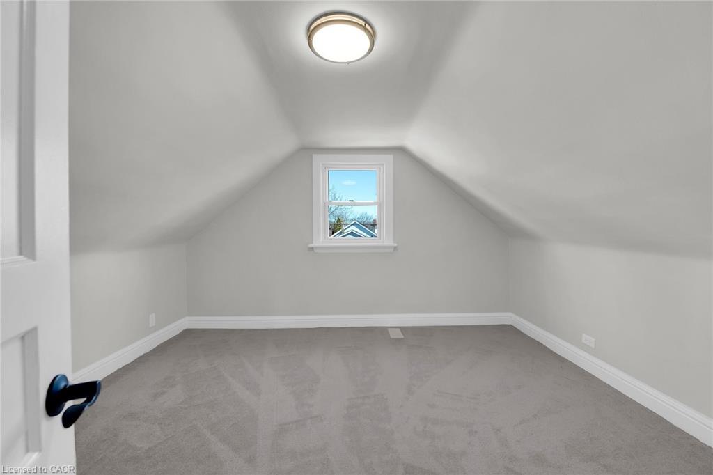 70 Robins Avenue, Hamilton, ON - Indoor Photo Showing Other Room