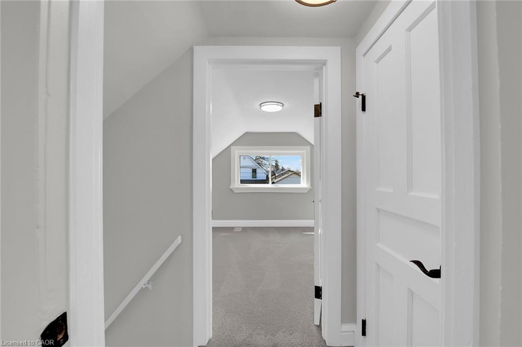 70 Robins Avenue, Hamilton, ON - Indoor Photo Showing Other Room