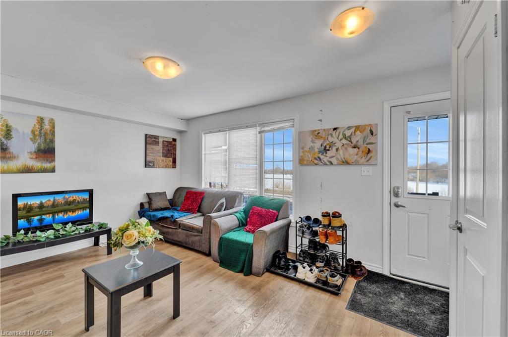14-252 Penetanguishene Road, Barrie, ON - Indoor Photo Showing Living Room