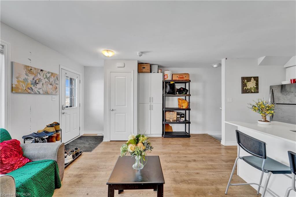 14-252 Penetanguishene Road, Barrie, ON - Indoor Photo Showing Living Room
