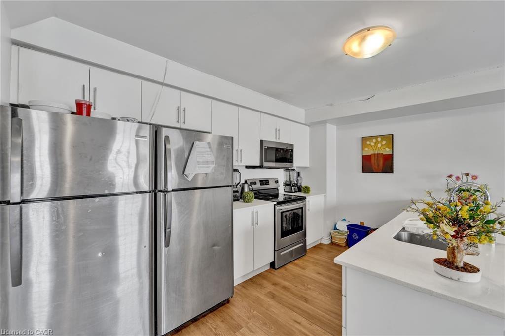 14-252 Penetanguishene Road, Barrie, ON - Indoor Photo Showing Kitchen