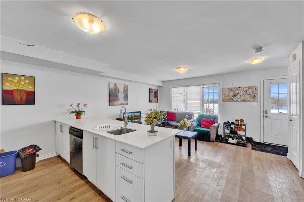 14-252 Penetanguishene Road, Barrie, ON - Indoor Photo Showing Kitchen