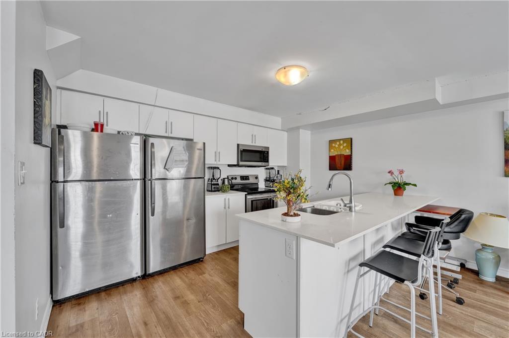 14-252 Penetanguishene Road, Barrie, ON - Indoor Photo Showing Kitchen With Upgraded Kitchen