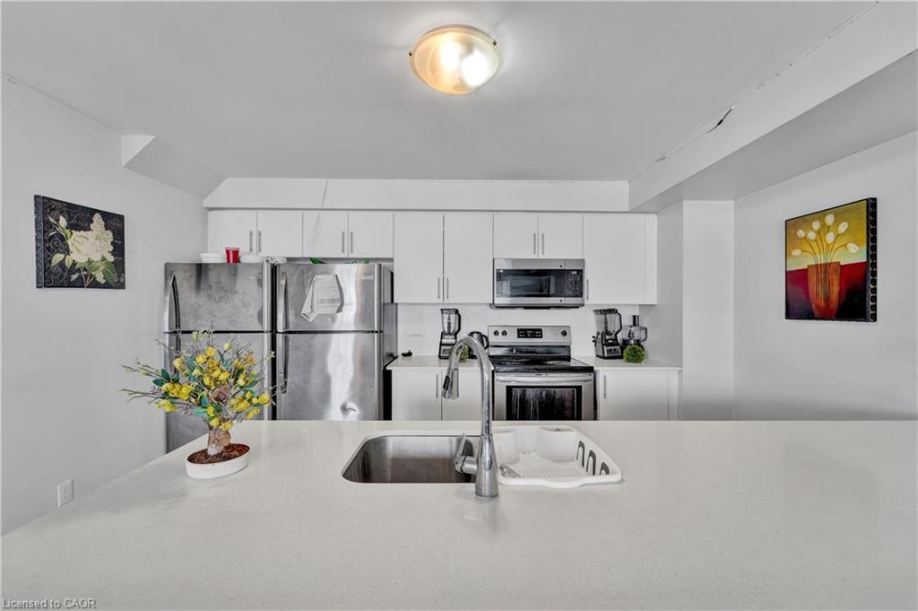14-252 Penetanguishene Road, Barrie, ON - Indoor Photo Showing Kitchen