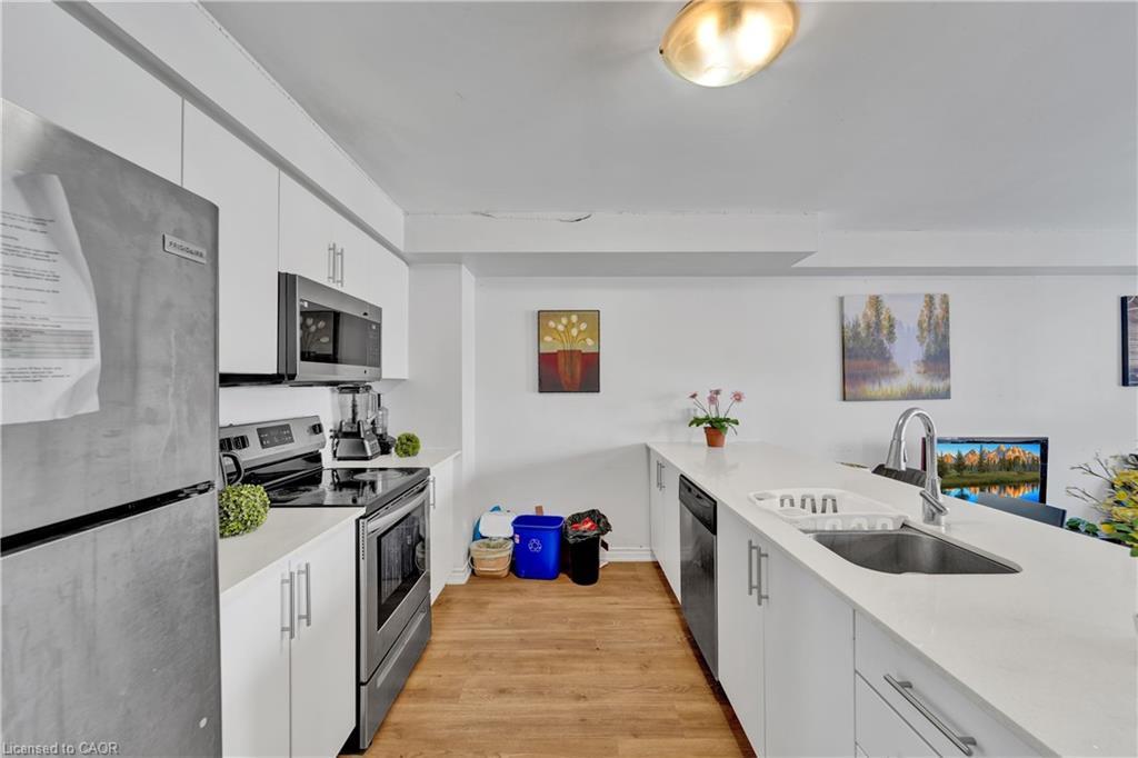 14-252 Penetanguishene Road, Barrie, ON - Indoor Photo Showing Kitchen