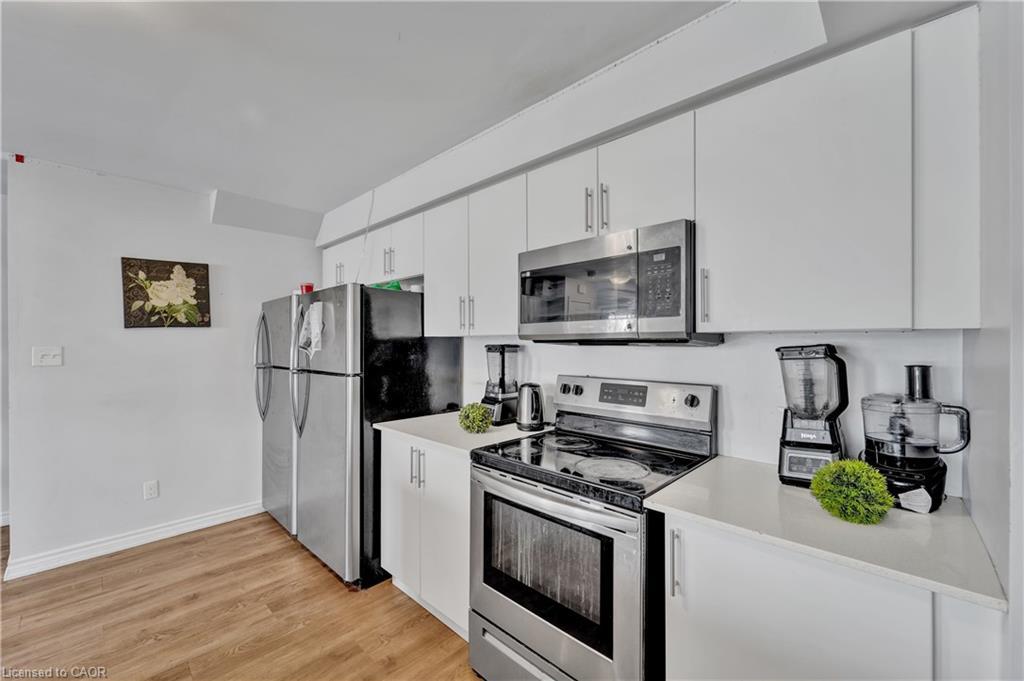 14-252 Penetanguishene Road, Barrie, ON - Indoor Photo Showing Kitchen