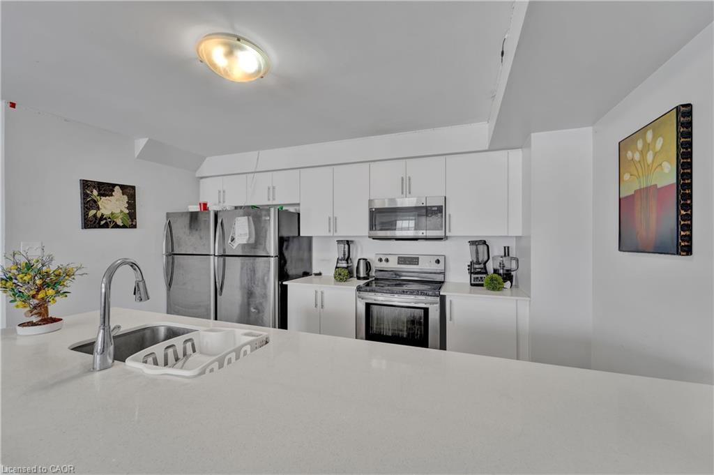 14-252 Penetanguishene Road, Barrie, ON - Indoor Photo Showing Kitchen With Double Sink