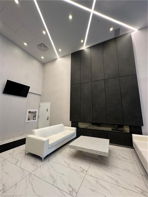 1902-15 Queen Street S, Hamilton, ON - Indoor Photo Showing Other Room