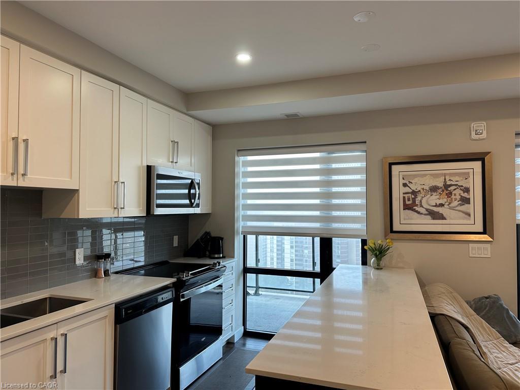 1902-15 Queen Street S, Hamilton, ON - Indoor Photo Showing Kitchen With Stainless Steel Kitchen