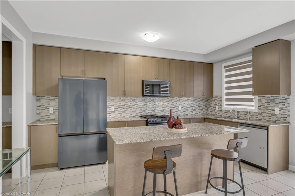 22 Rustic Oak Trail, Ayr, ON - Indoor Photo Showing Kitchen With Upgraded Kitchen