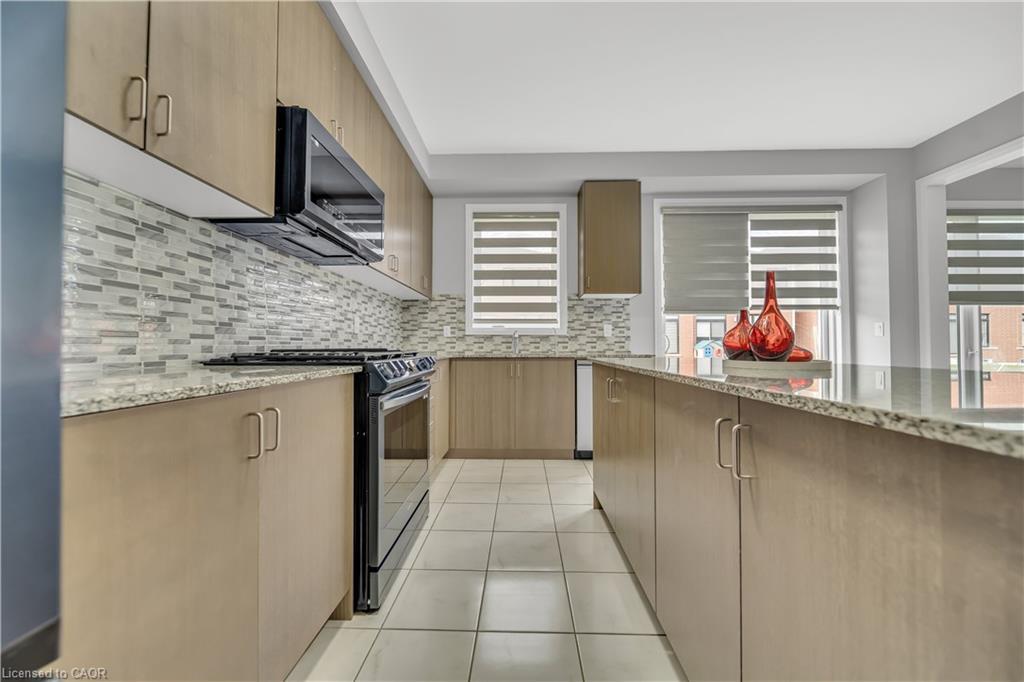 22 Rustic Oak Trail, Ayr, ON - Indoor Photo Showing Kitchen With Upgraded Kitchen