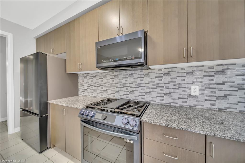 22 Rustic Oak Trail, Ayr, ON - Indoor Photo Showing Kitchen With Upgraded Kitchen