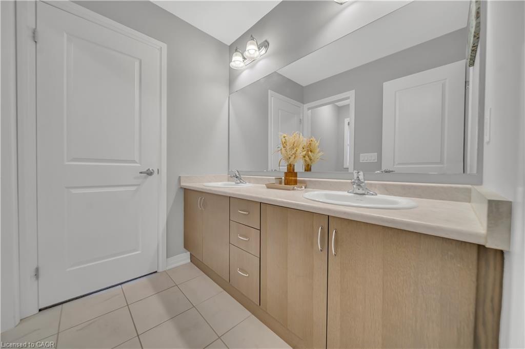 22 Rustic Oak Trail, Ayr, ON - Indoor Photo Showing Bathroom