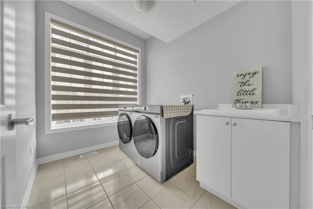 22 Rustic Oak Trail, Ayr, ON - Indoor Photo Showing Laundry Room