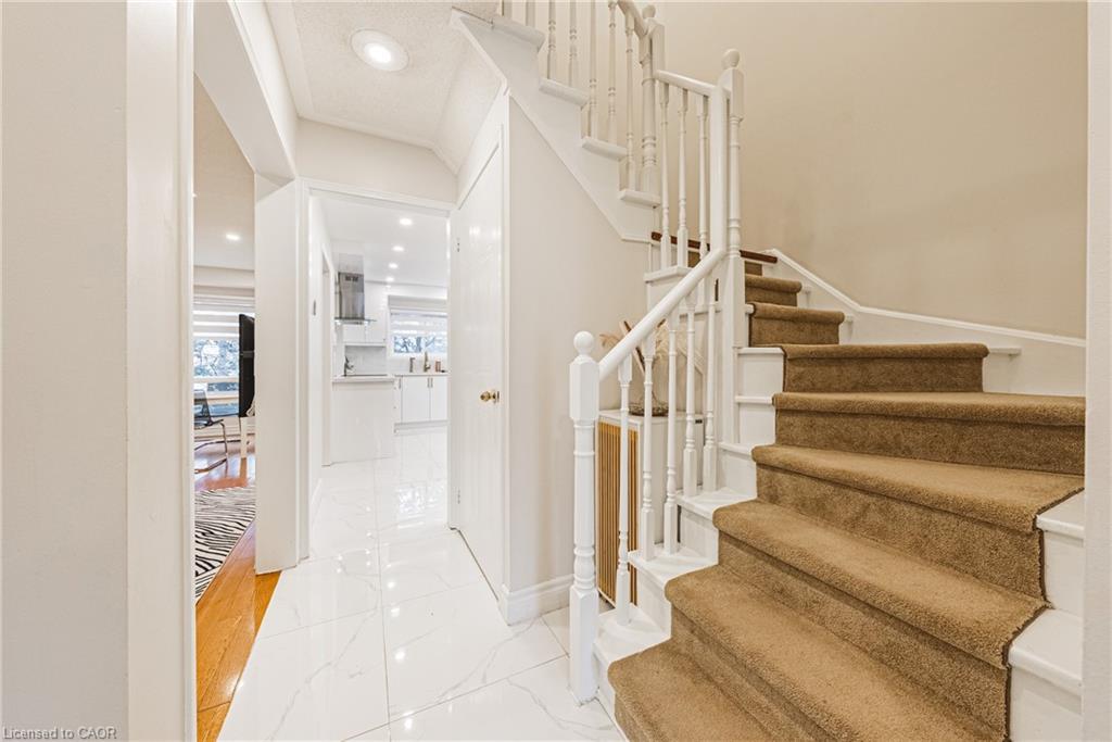 25A-5205 Glen Erin Drive, Mississauga, ON - Indoor Photo Showing Other Room