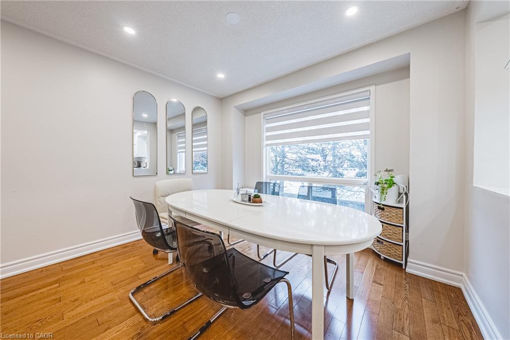 25A-5205 Glen Erin Drive, Mississauga, ON - Indoor Photo Showing Dining Room