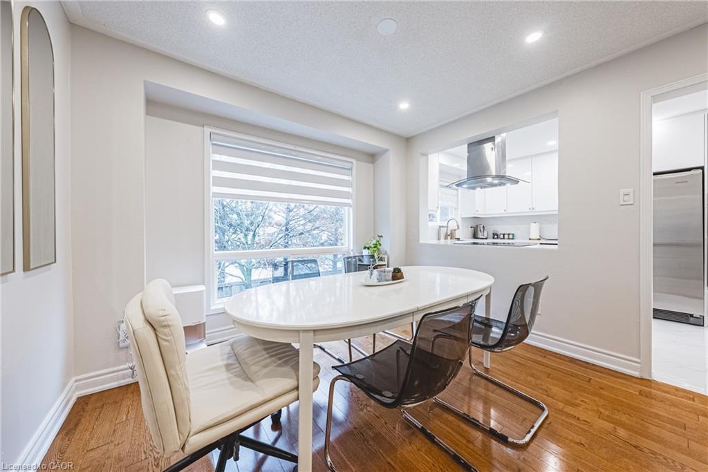 25A-5205 Glen Erin Drive, Mississauga, ON - Indoor Photo Showing Dining Room