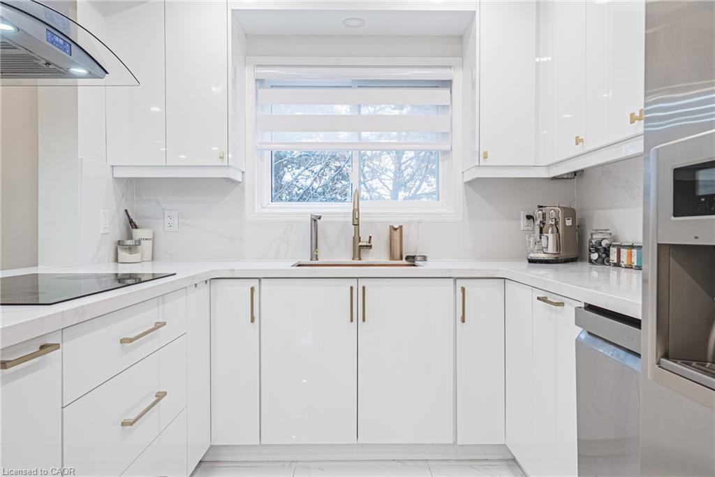 25A-5205 Glen Erin Drive, Mississauga, ON - Indoor Photo Showing Kitchen With Upgraded Kitchen