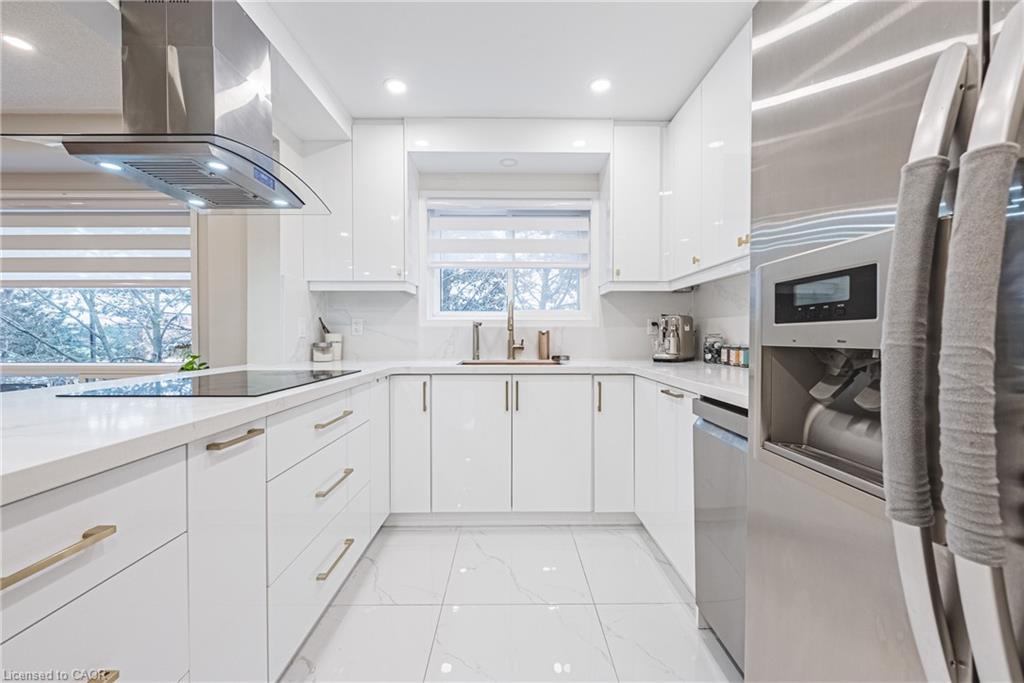 25A-5205 Glen Erin Drive, Mississauga, ON - Indoor Photo Showing Kitchen With Upgraded Kitchen