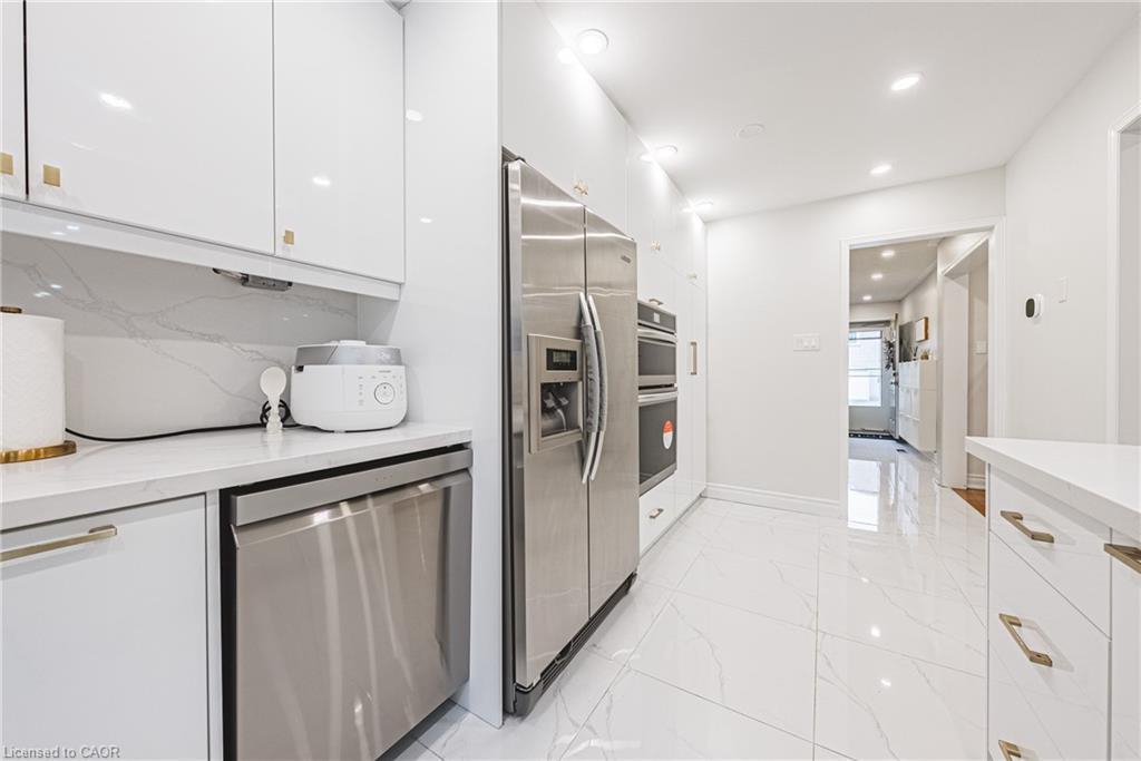 25A-5205 Glen Erin Drive, Mississauga, ON - Indoor Photo Showing Kitchen