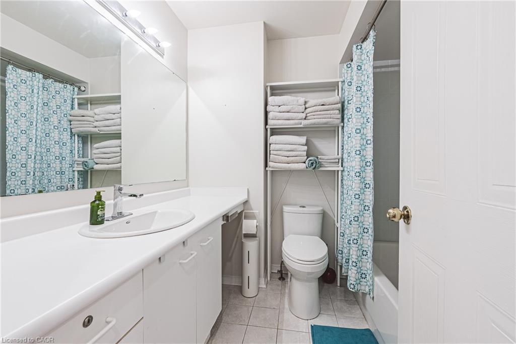 25A-5205 Glen Erin Drive, Mississauga, ON - Indoor Photo Showing Bathroom