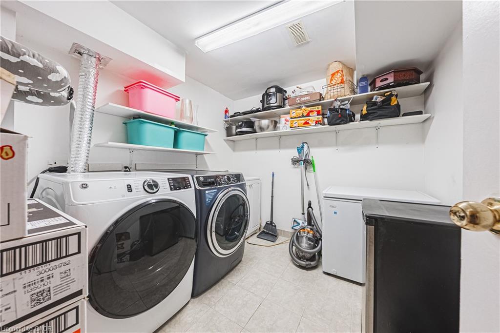 25A-5205 Glen Erin Drive, Mississauga, ON - Indoor Photo Showing Laundry Room