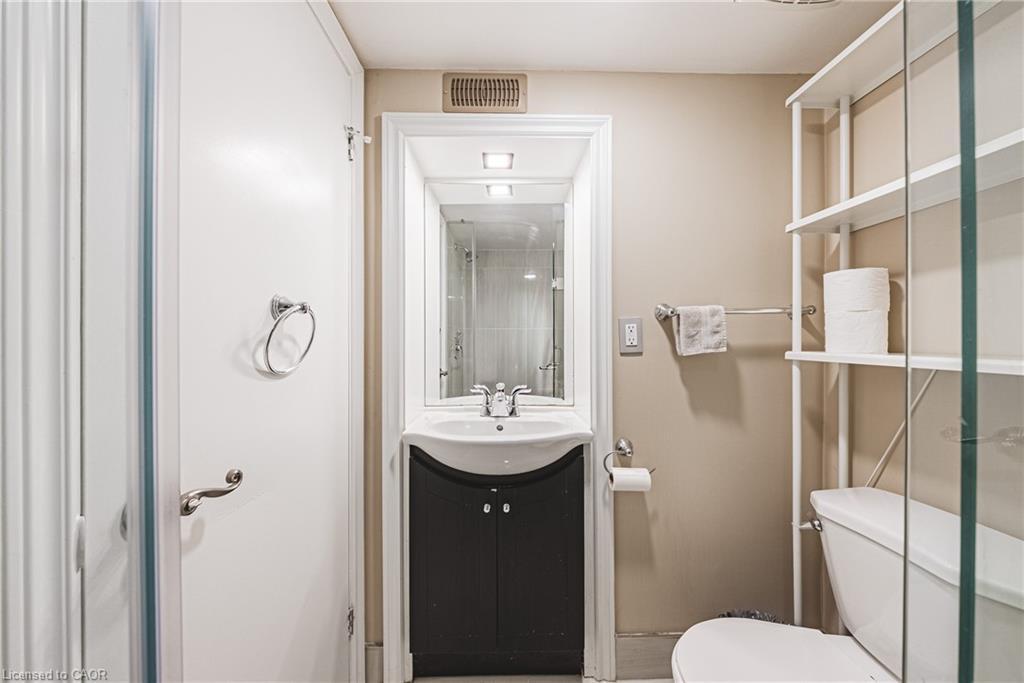 25A-5205 Glen Erin Drive, Mississauga, ON - Indoor Photo Showing Bathroom