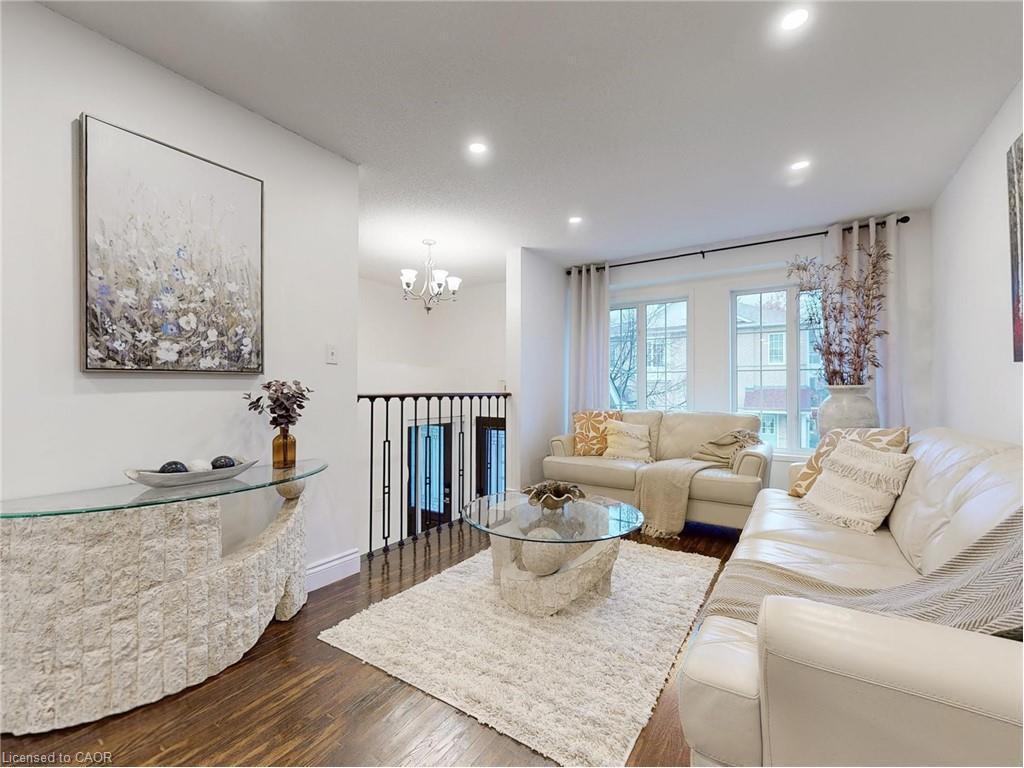 107-1480 Britannia Road W, Mississauga, ON - Indoor Photo Showing Living Room With Fireplace