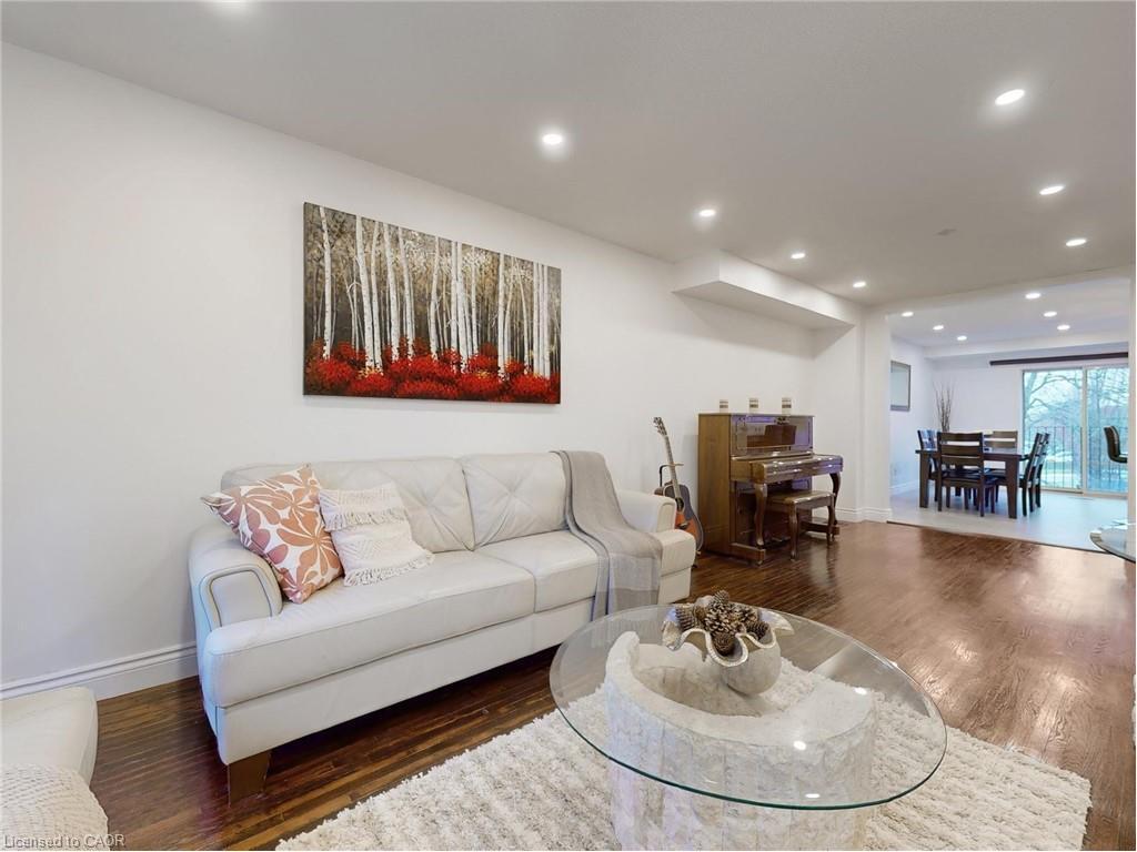 107-1480 Britannia Road W, Mississauga, ON - Indoor Photo Showing Living Room