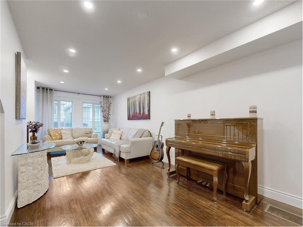 107-1480 Britannia Road W, Mississauga, ON - Indoor