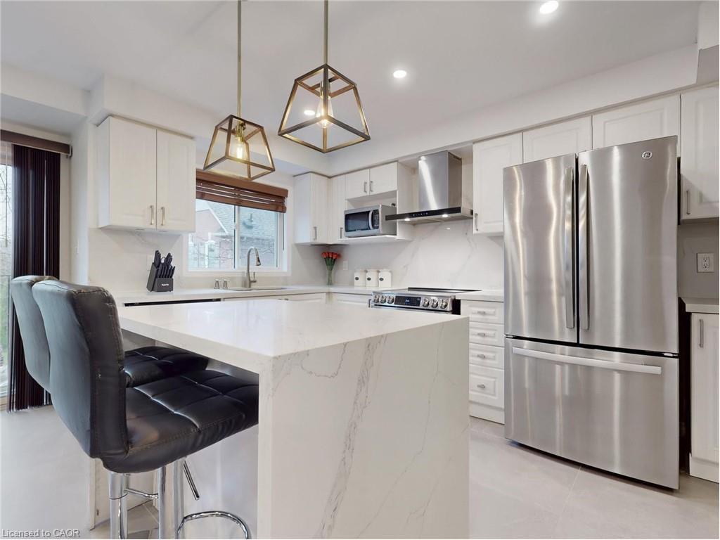 107-1480 Britannia Road W, Mississauga, ON - Indoor Photo Showing Kitchen With Stainless Steel Kitchen With Upgraded Kitchen