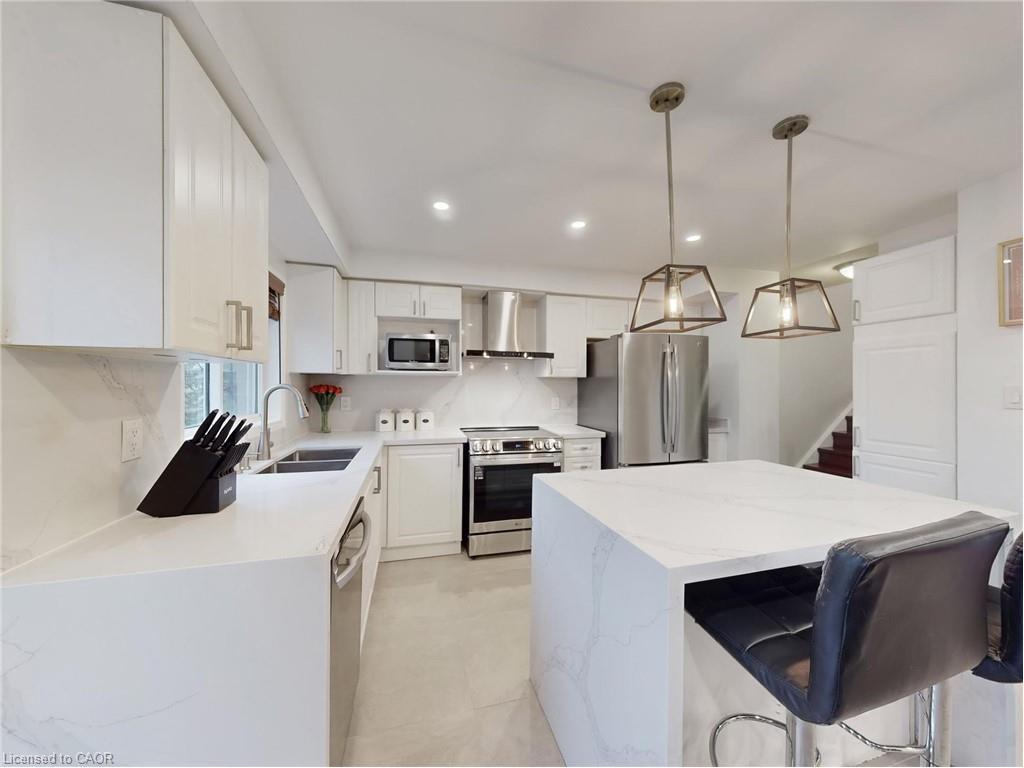 107-1480 Britannia Road W, Mississauga, ON - Indoor Photo Showing Kitchen With Stainless Steel Kitchen With Double Sink With Upgraded Kitchen