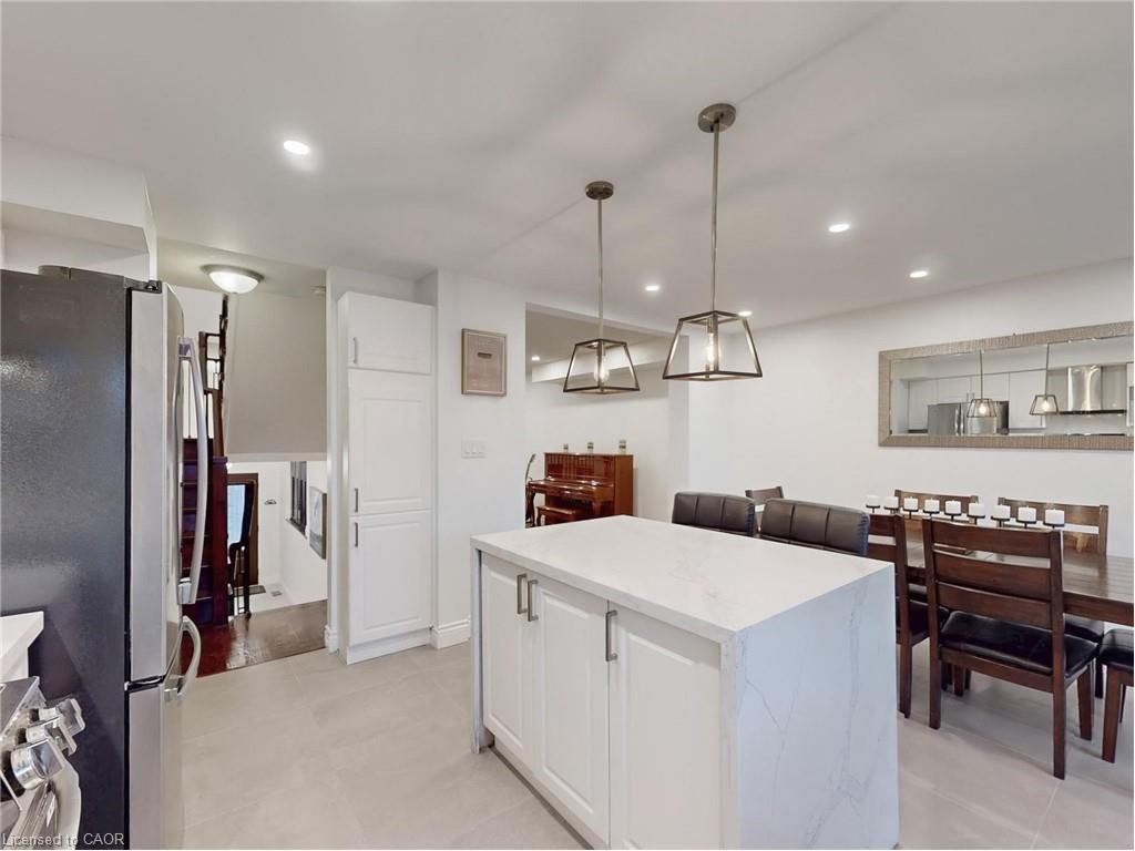 107-1480 Britannia Road W, Mississauga, ON - Indoor