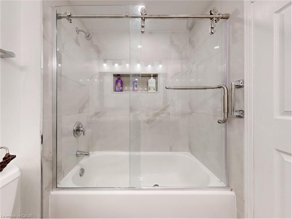 107-1480 Britannia Road W, Mississauga, ON - Indoor Photo Showing Bathroom