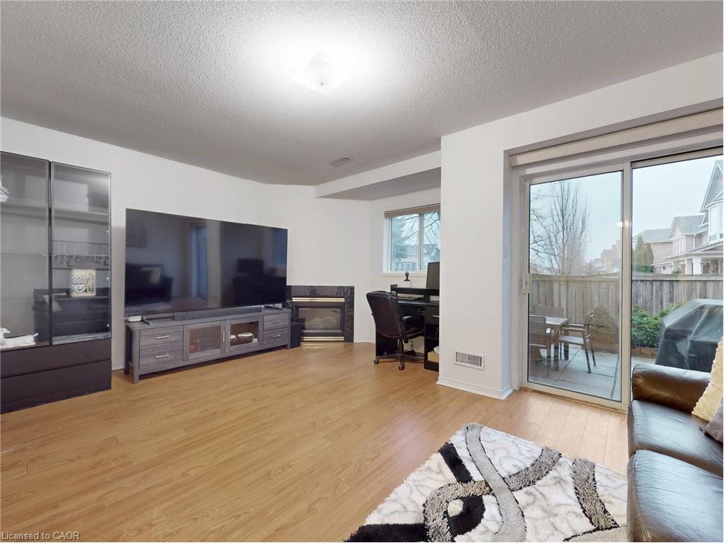 107-1480 Britannia Road W, Mississauga, ON - Indoor Photo Showing Living Room