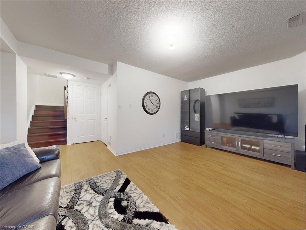 107-1480 Britannia Road W, Mississauga, ON - Indoor Photo Showing Living Room