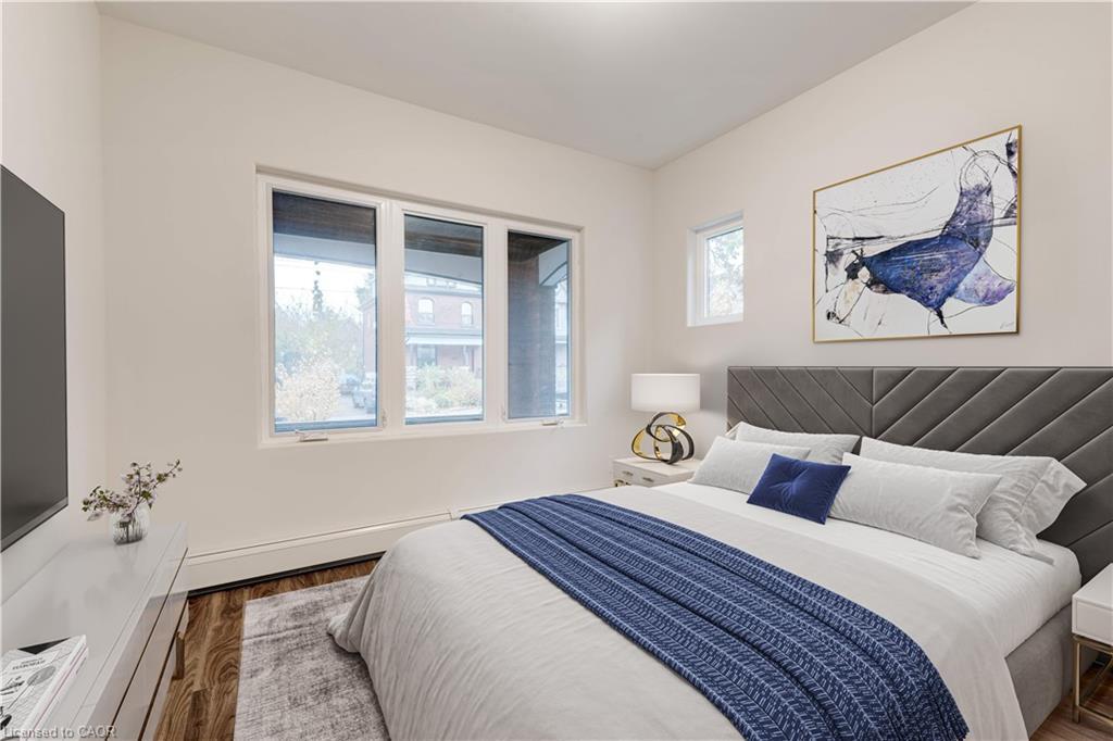 Main-152 Sanford Avenue S, Hamilton, ON - Indoor Photo Showing Bedroom