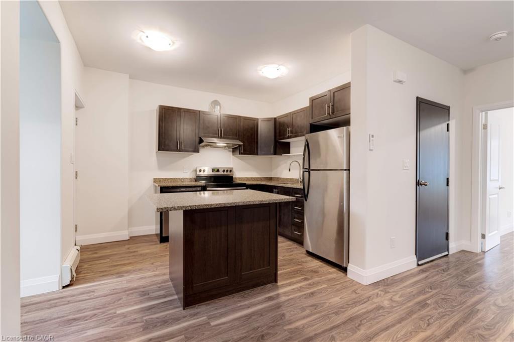 Main-152 Sanford Avenue S, Hamilton, ON - Indoor Photo Showing Kitchen
