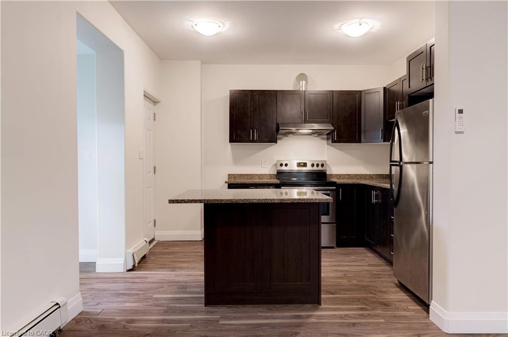 Main-152 Sanford Avenue S, Hamilton, ON - Indoor Photo Showing Kitchen