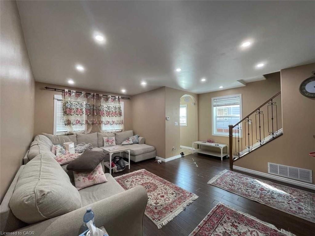 Upper Level-330 Elliott Street W, Windsor, ON - Indoor